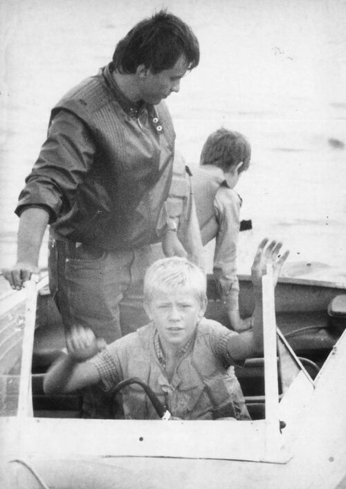 1988-07 Тяглов Иван и Бессонов Игорь на катере